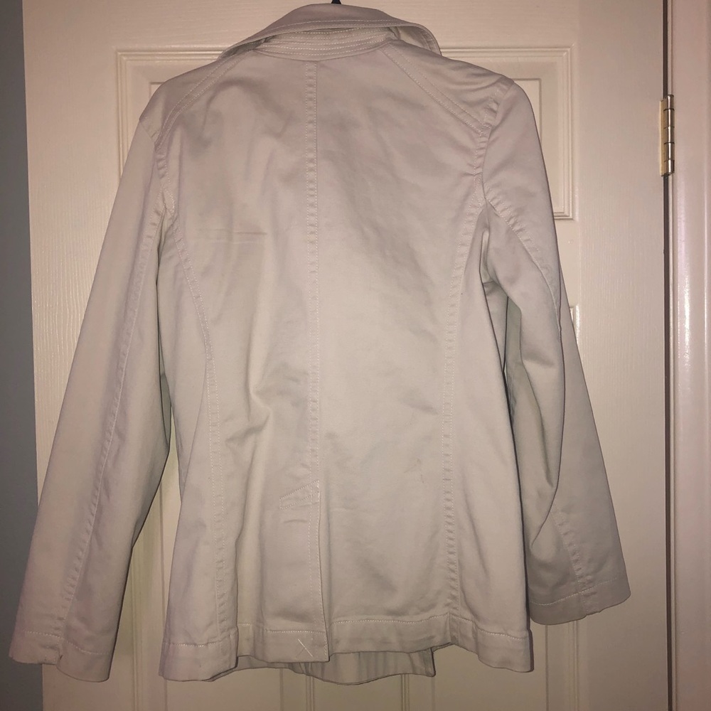 Trench Coat 🧥 - Picture 2 of 2